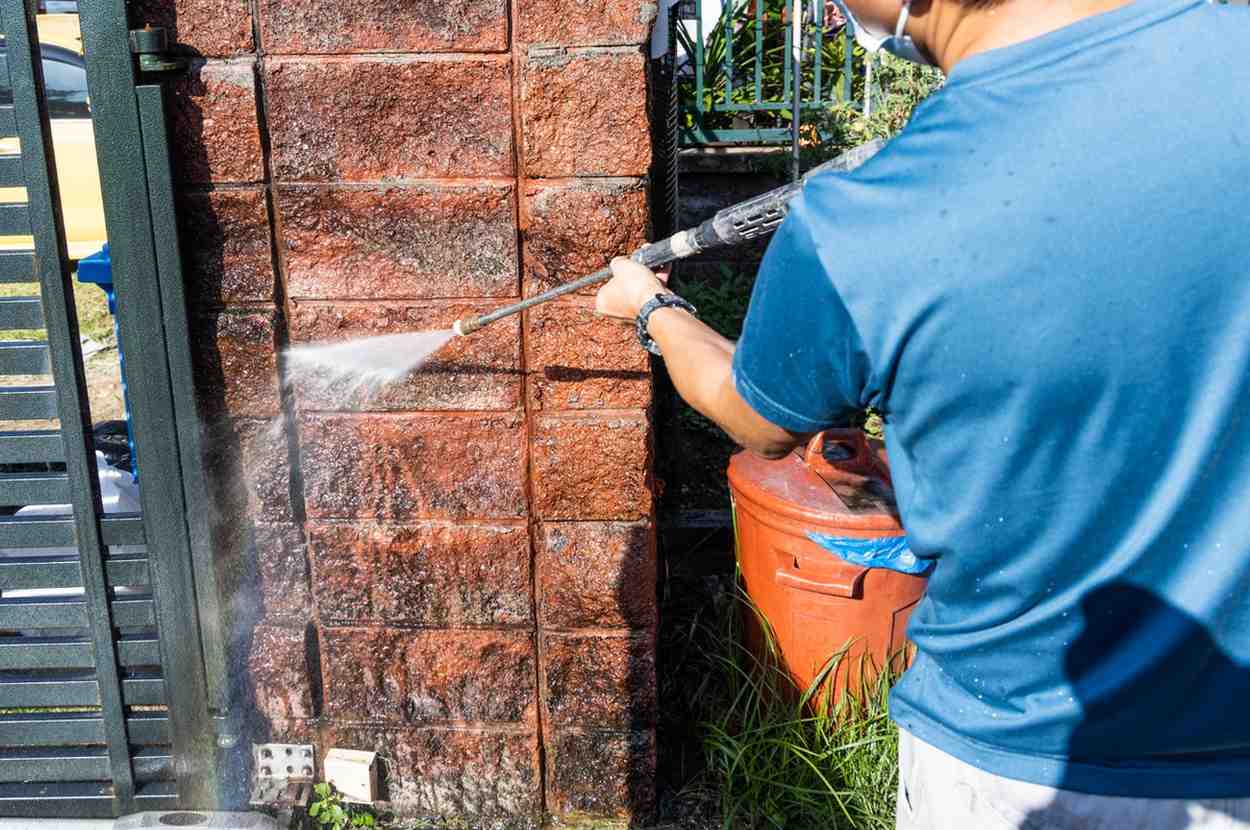 worker-using-high-pressure-water-jet-spray-gun-to-2026-03-23-23-23-01-utc (1)